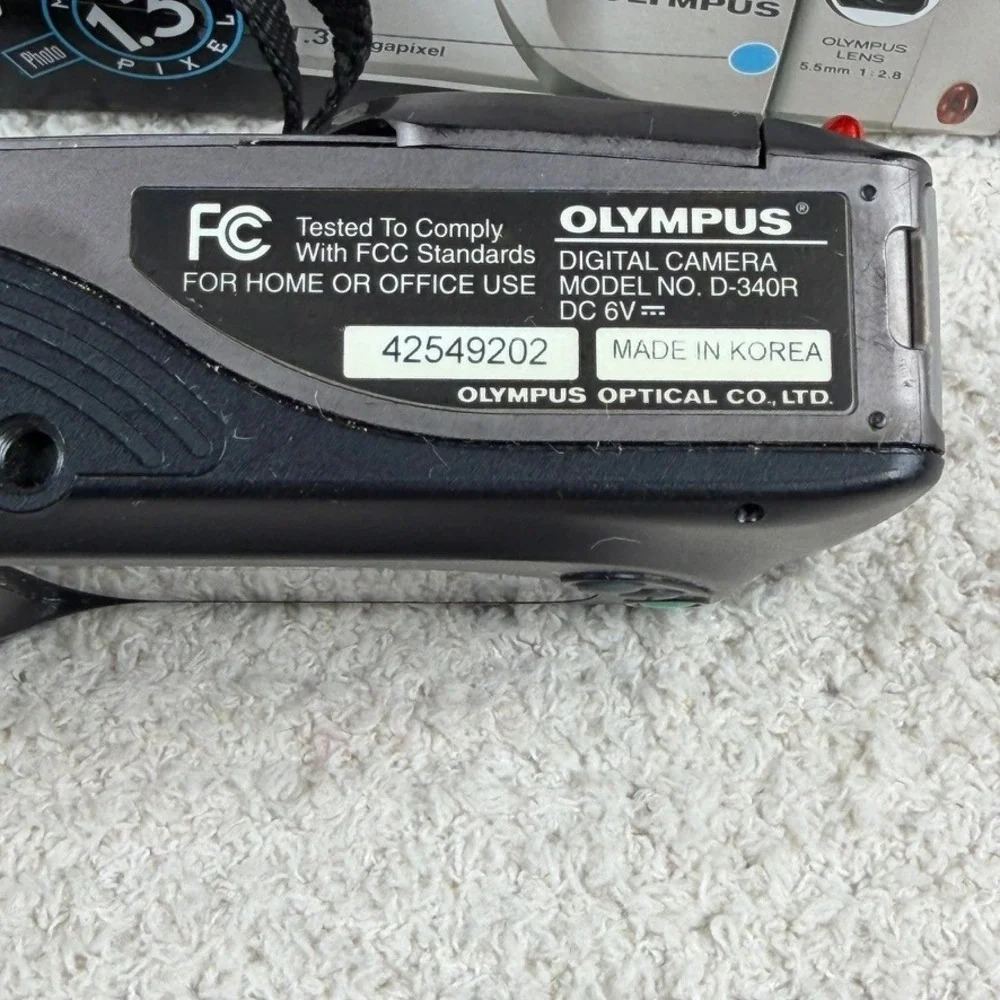 Olympus Camedia D-340R Digital Camera 1.3MP Vintage Silver Boxed AS-IS Repair